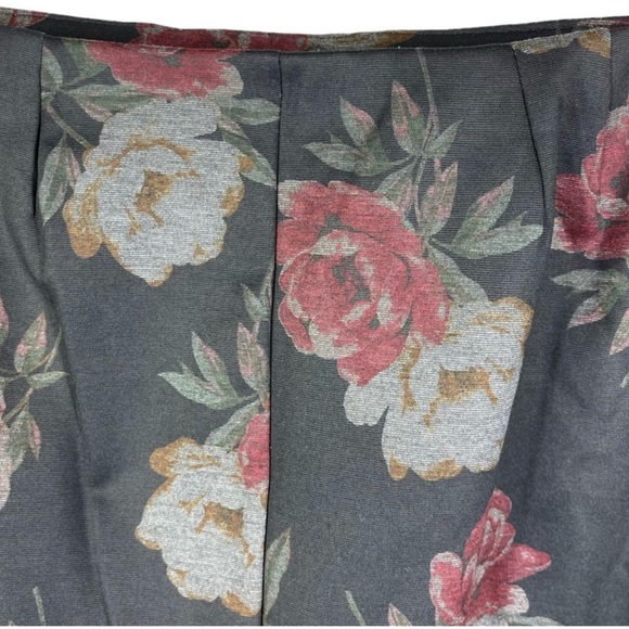 EUC! CJ Banks Dark Floral Pencil Skirt size 1X - Picture 9 of 10